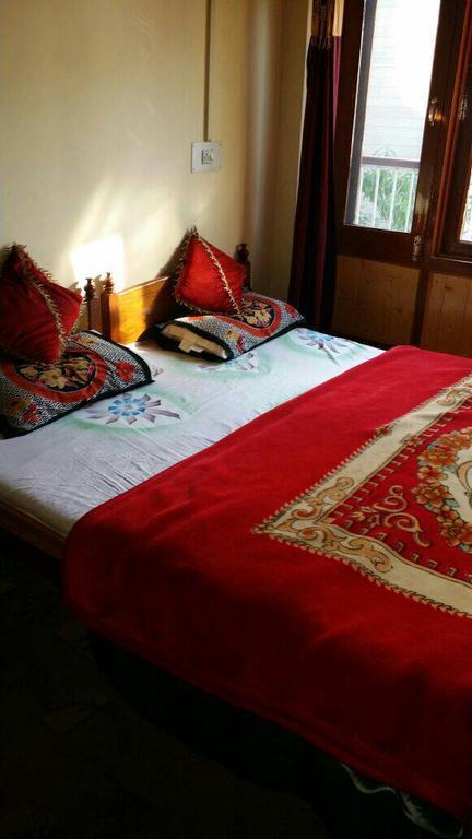 Taj Guest House Srinagar  Exterior photo